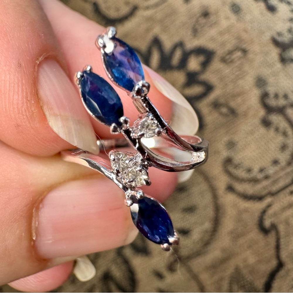 Vintage sterling silver sapphire and clear stones ring. - Picture 16 of 17